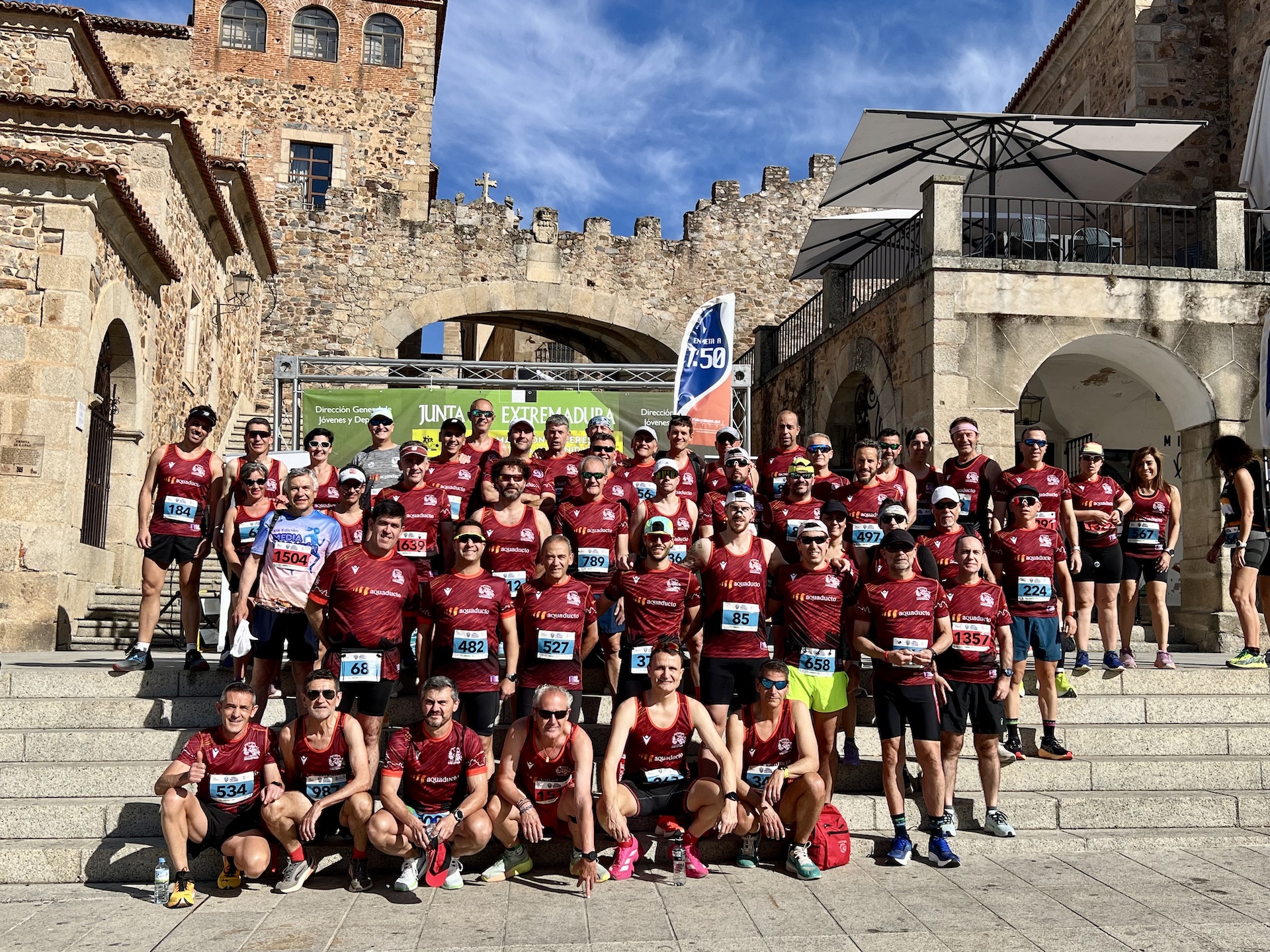 Foto de familia del Club Maratón Cáceres